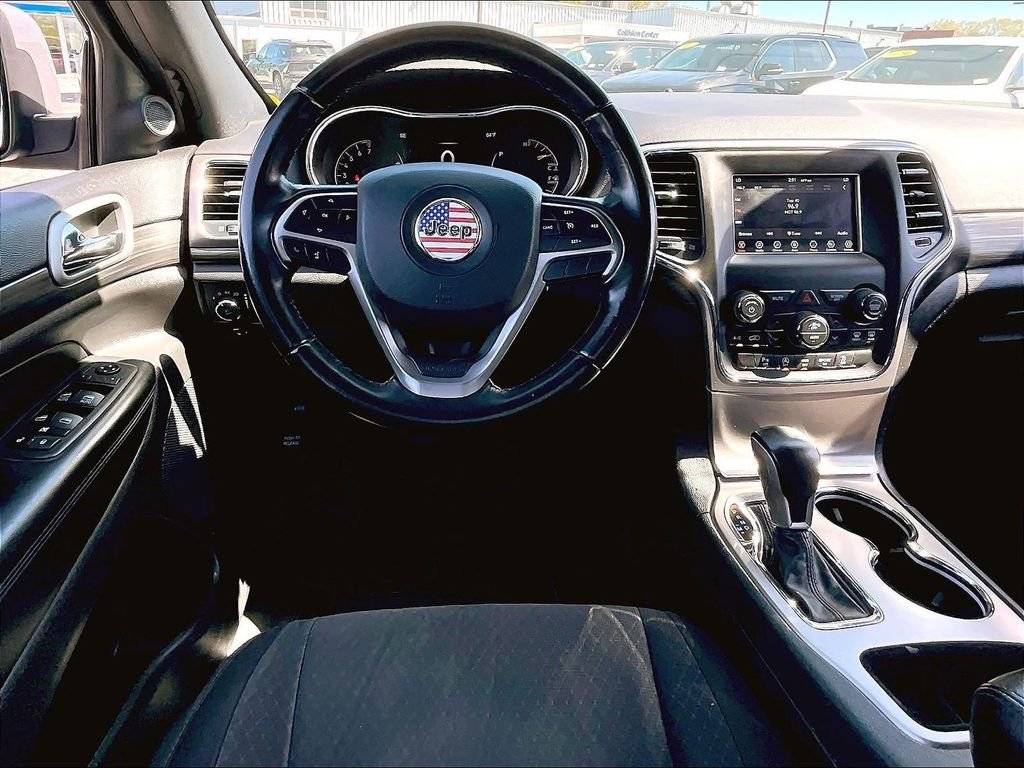 Used 2021 Silver Jeep Laredo E image 17