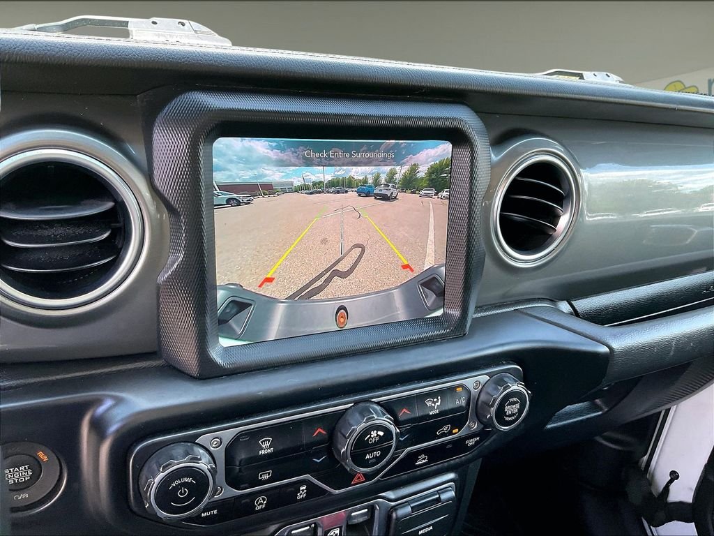 Used 2022 White Jeep Overland image 19