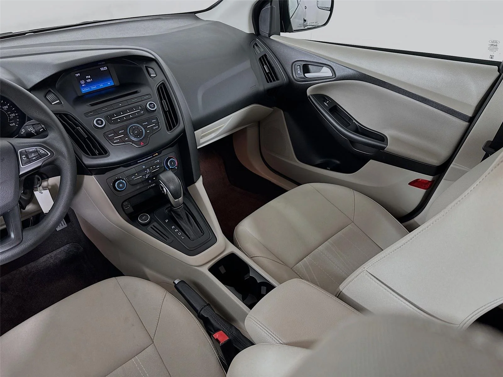Used 2017  Ford SE image 23