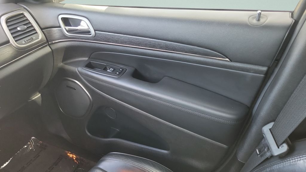 Used 2018 Black Jeep Overland image 13