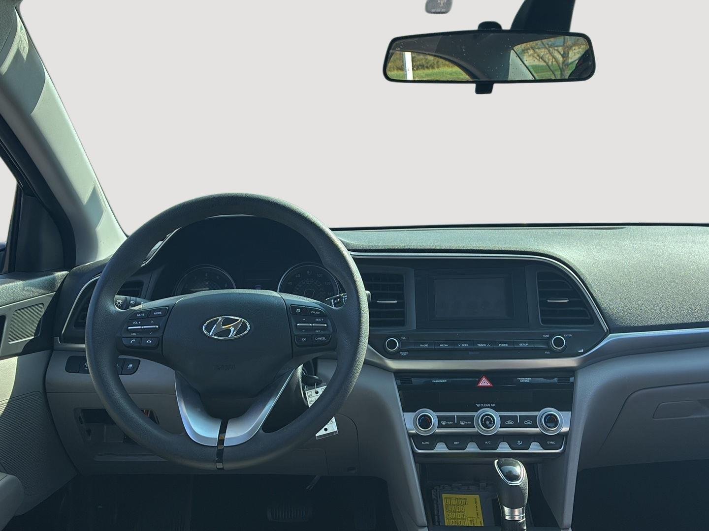 Used 2020 Phantom Black Hyundai SE image 5