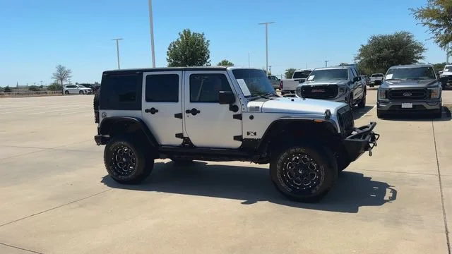 Used 2009 Silver Jeep X image 2