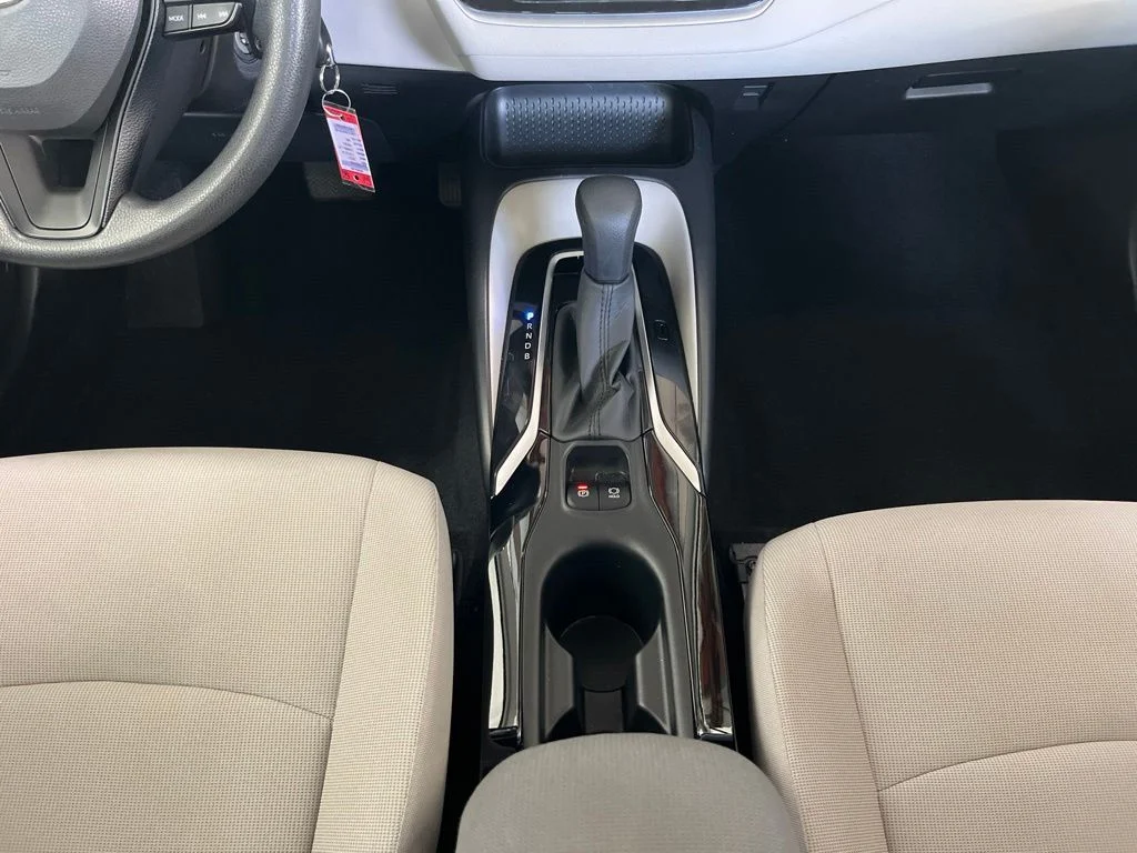 Used 2021 White Toyota LE image 10