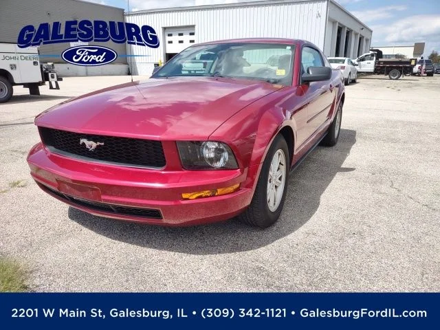 Used 2005 Maroon Ford  image 1
