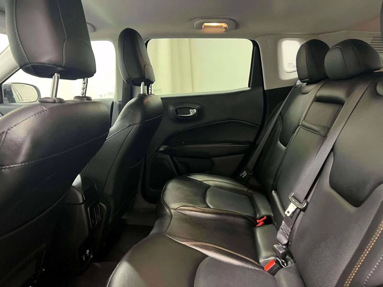 Used 2019 Diamond Black Crystal Pearlcoat Jeep Limited image 12
