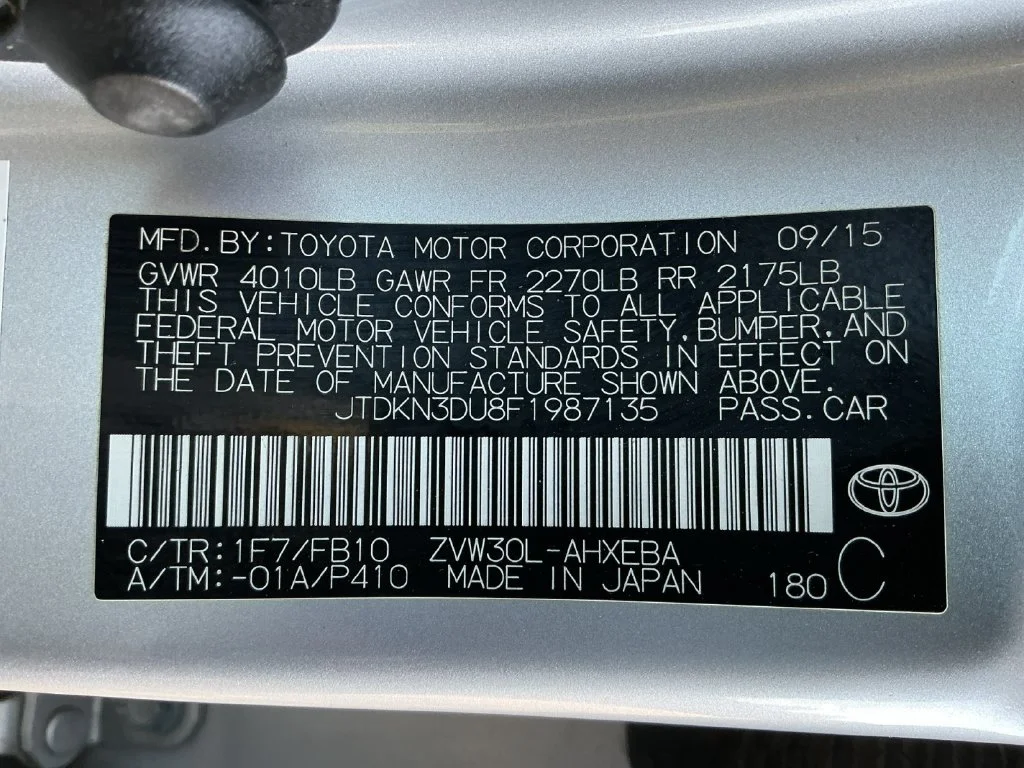 Used 2015 Silver Toyota Three image 30