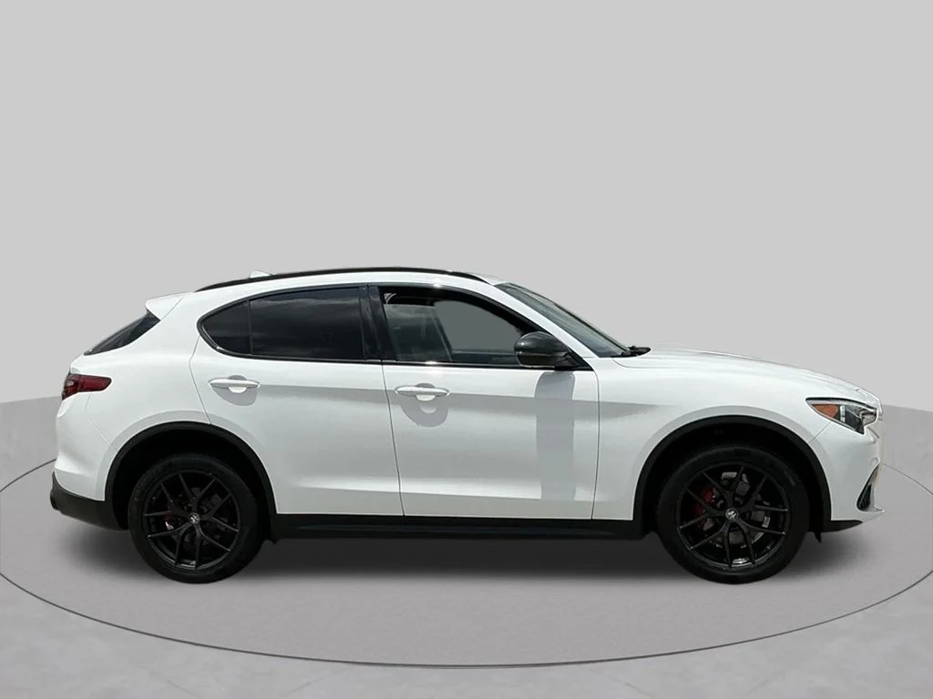 Used 2019 White Alfa Romeo Base image 14