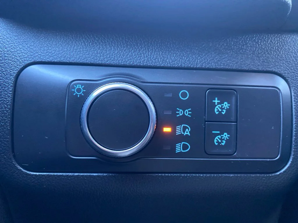 Used 2020  Ford SE image 18