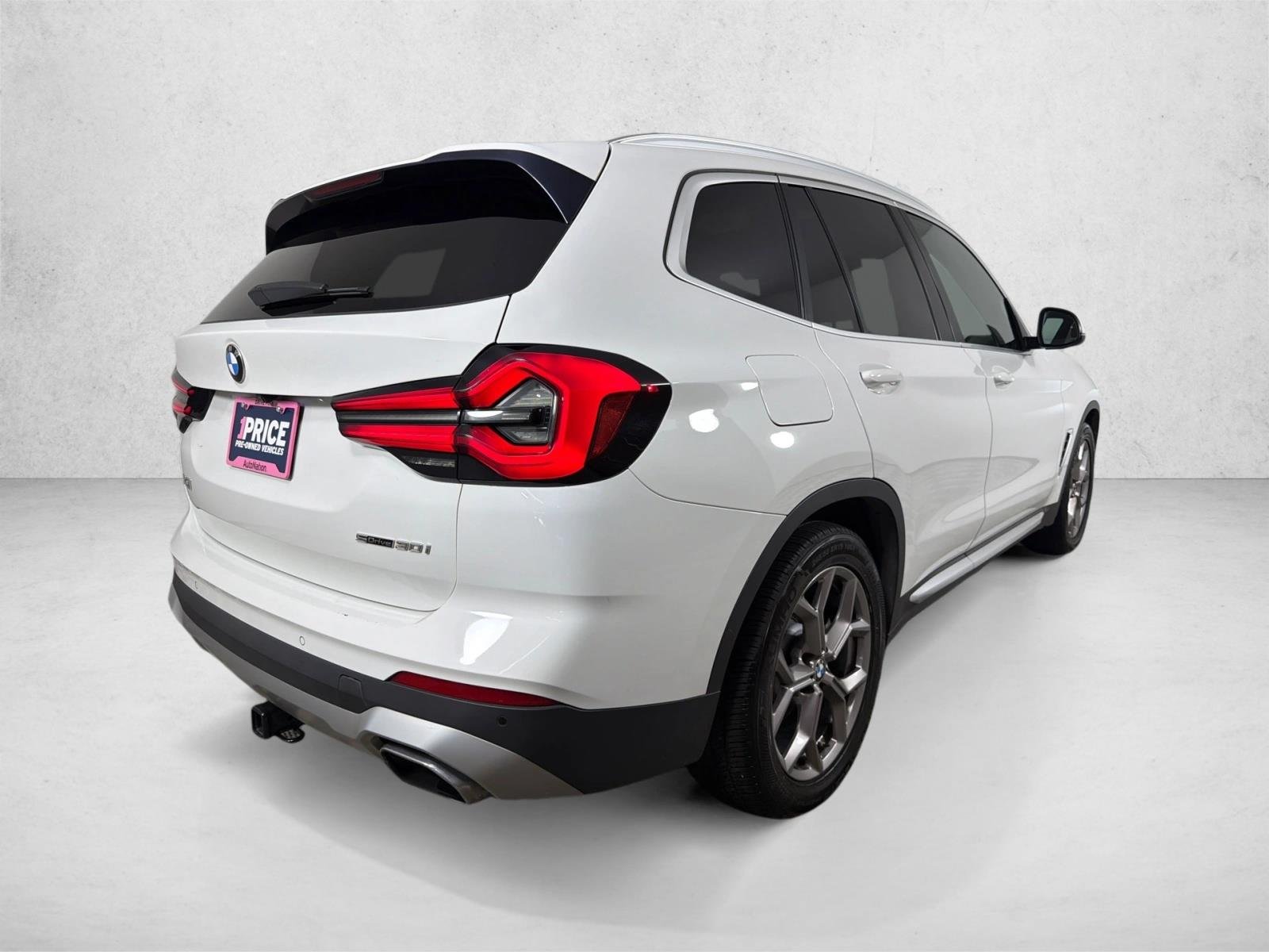 Used 2022 Alpine White BMW sDrive30i image 5