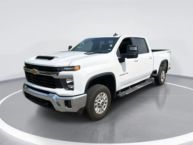 Used 2025 White Chevrolet LT image 1