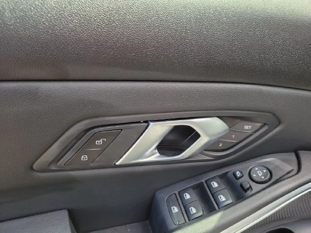 Used 2024 White BMW 330i image 19