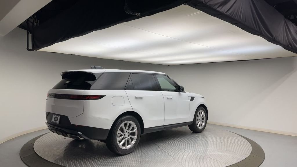 Used 2025 Fuji White Land Rover SE image 8