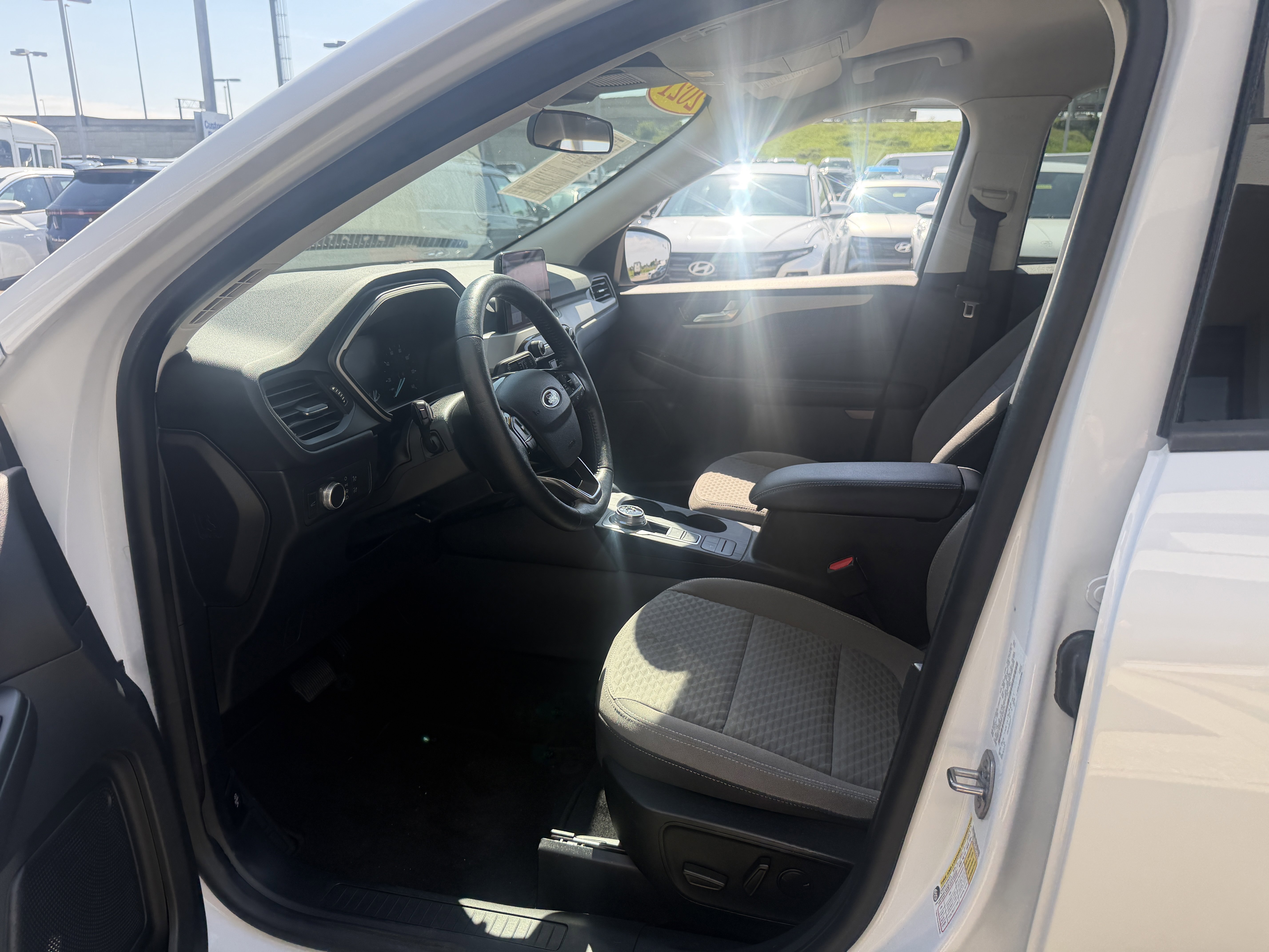 Used 2021 Oxford White Ford SE image 28