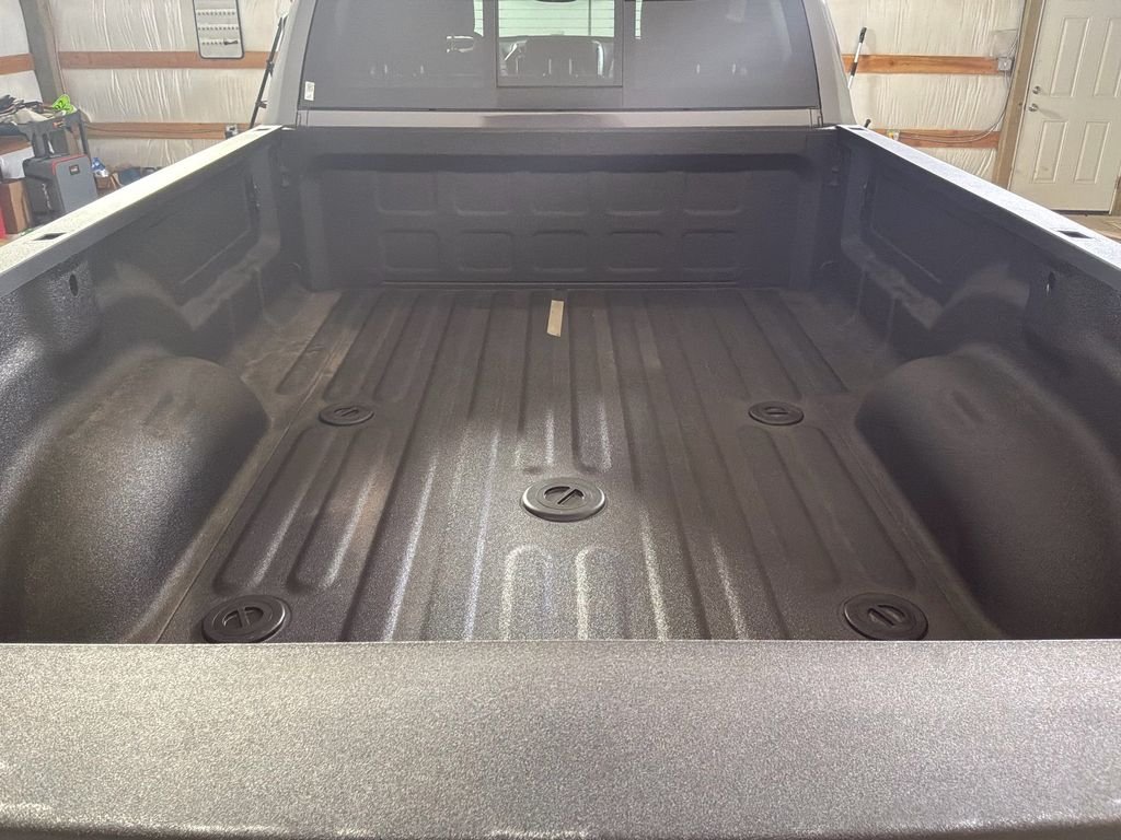 New 2026 Granite Crystal Metallic Clear-Coat Exterior Paint RAM Laramie image 18