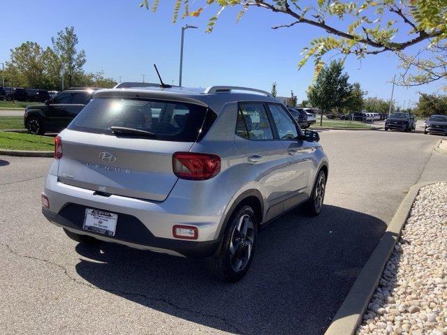 New 2026 Shimmering Silver Hyundai SEL image 5