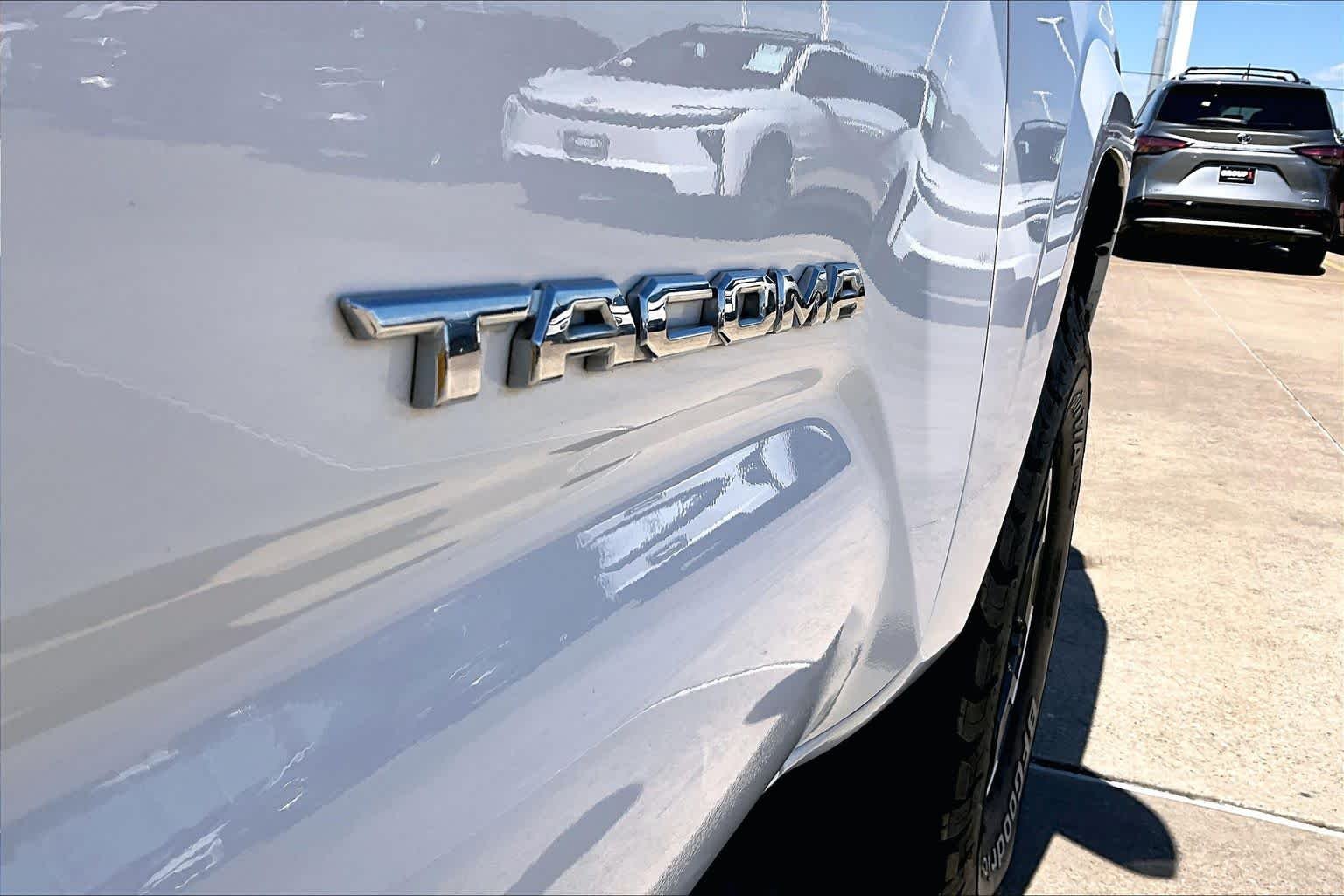 Used 2020 Super White Toyota SR5 image 10