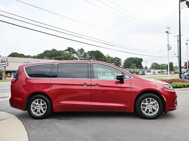 Used 2025 Red Hot Pearlcoat Chrysler Select image 10