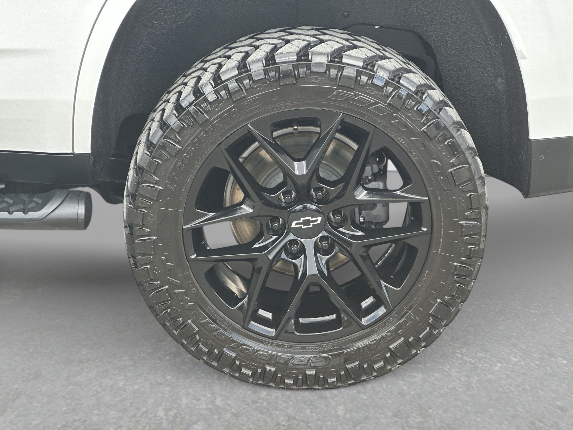 Used 2021 SUMMIT WHITE Chevrolet Z71 image 32