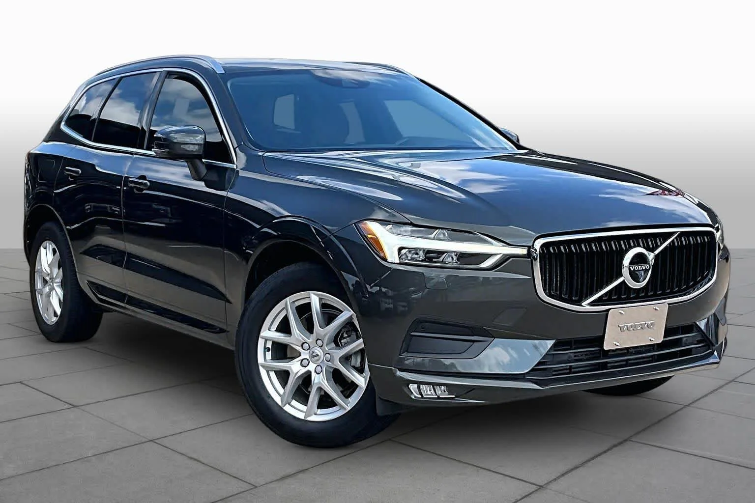 Pre-Owned 2020 Volvo XC60 Momentum