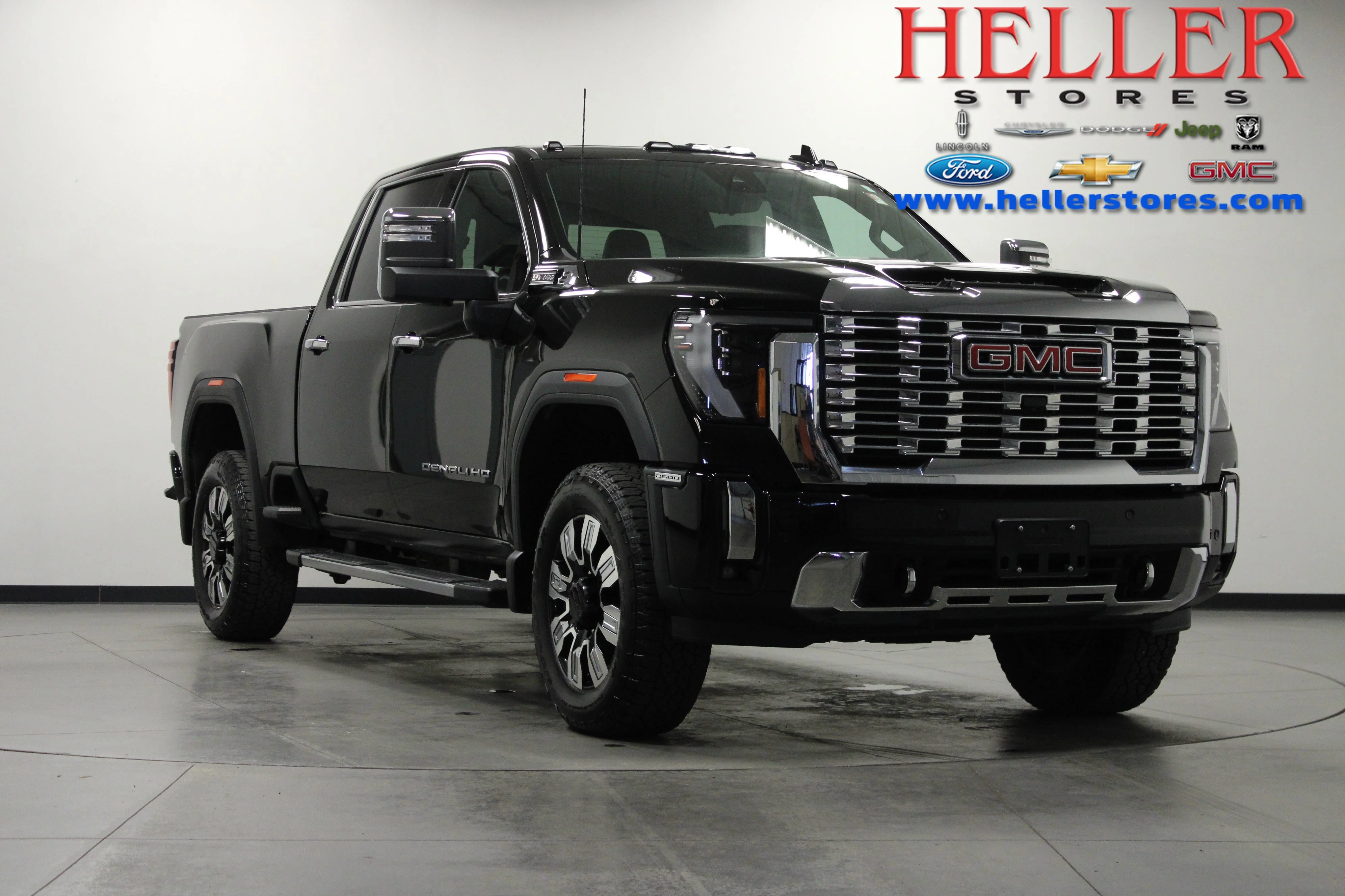 Used 2025 Black GMC Denali image 1