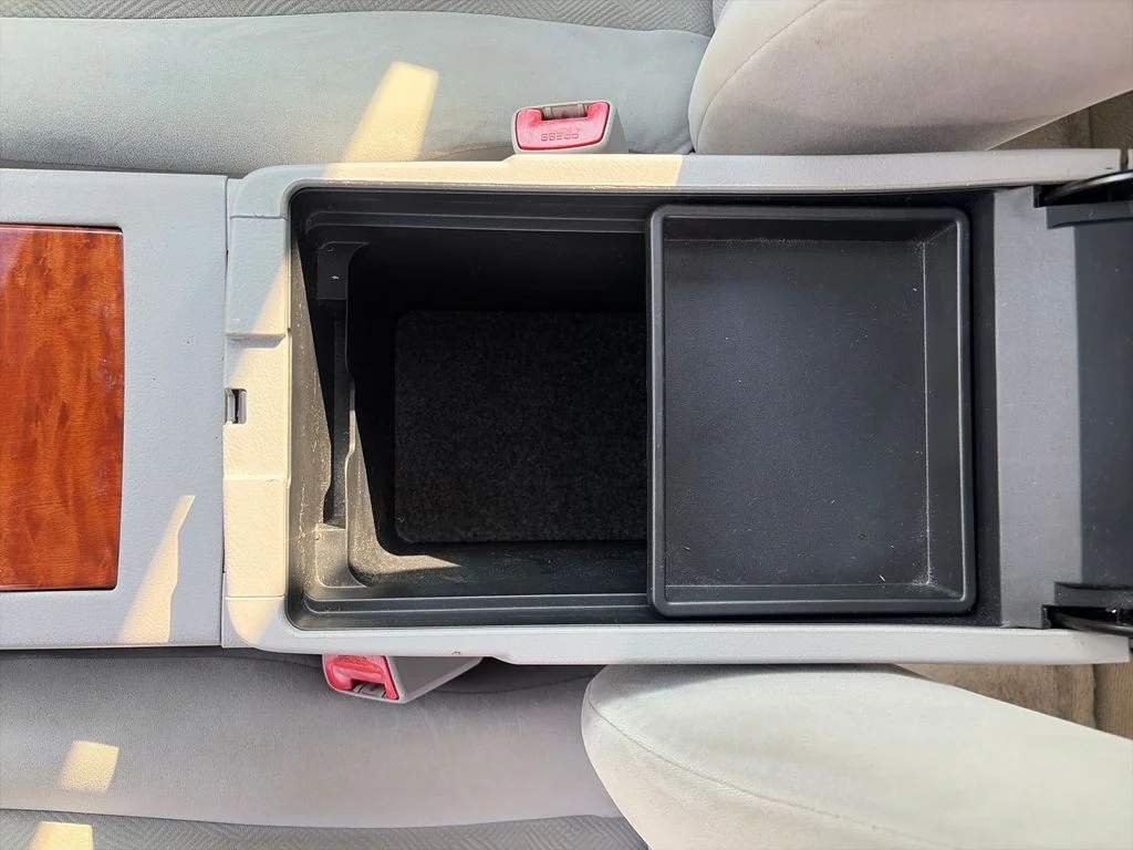 Used 2009 White Toyota XLE image 24