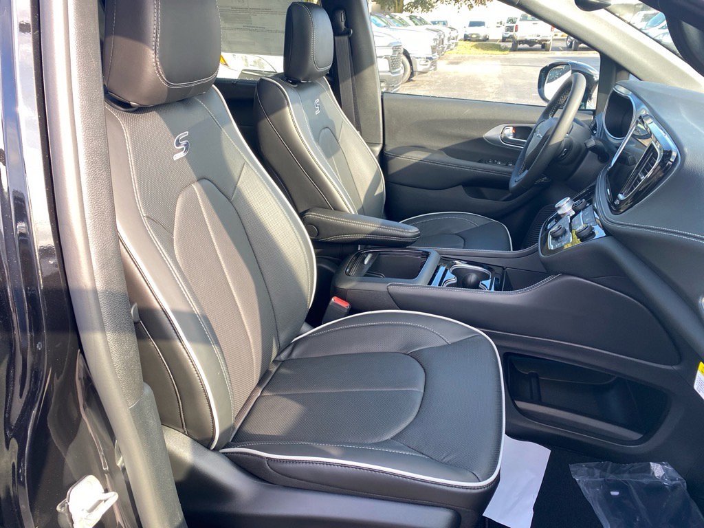 2026 Chrysler Pacifica Limited - Photo 15