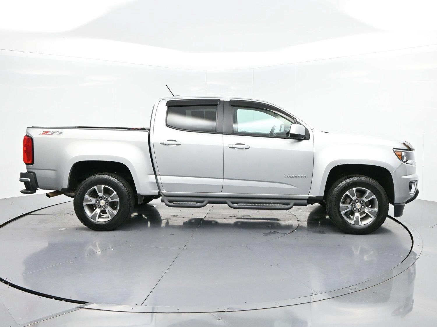 Used 2018 SILVER ICE METALLIC Chevrolet 4WD Z71 image 8