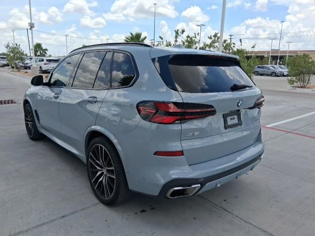 Used 2025 Gray BMW xDrive40i image 4