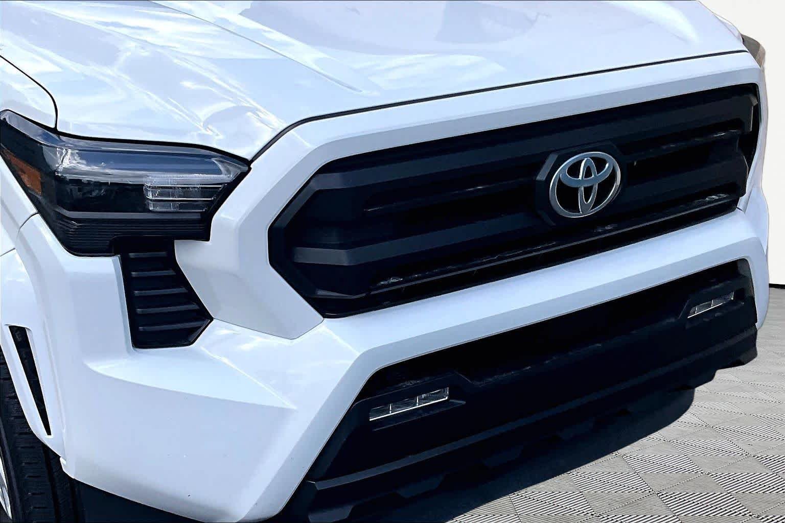 Used 2024 Ice Cap Toyota SR5 image 30