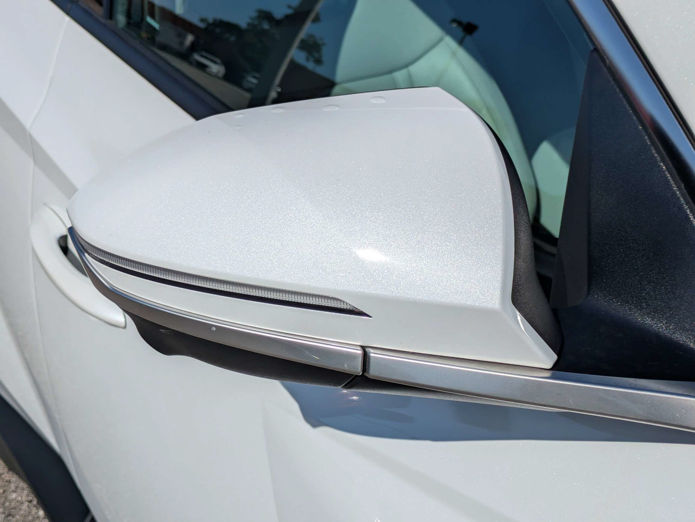 Used 2022 Quartz White Hyundai Limited image 11