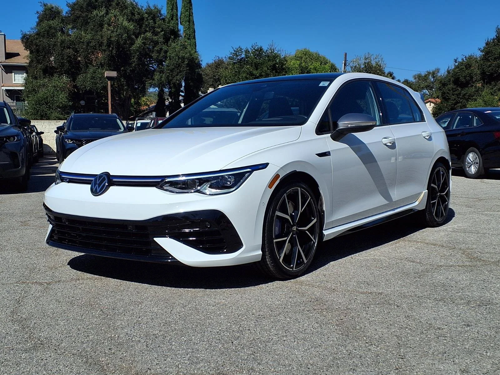 Certified Used 2024 White Volkswagen 2.0T image 27