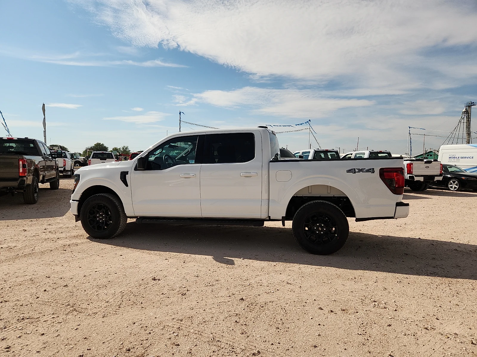 New 2026 Oxford White Ford XLT image 4