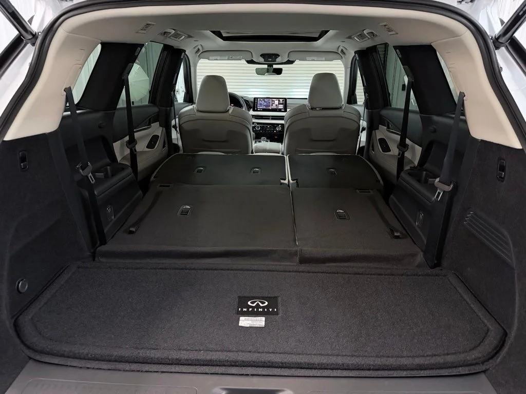 New 2027 RADIANT WHITE INFINITI Luxe FWD image 37