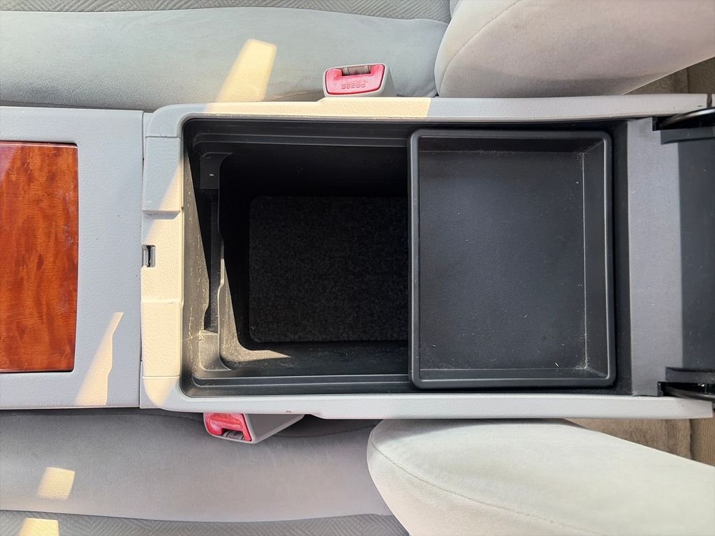Used 2009 Super White Toyota XLE image 24