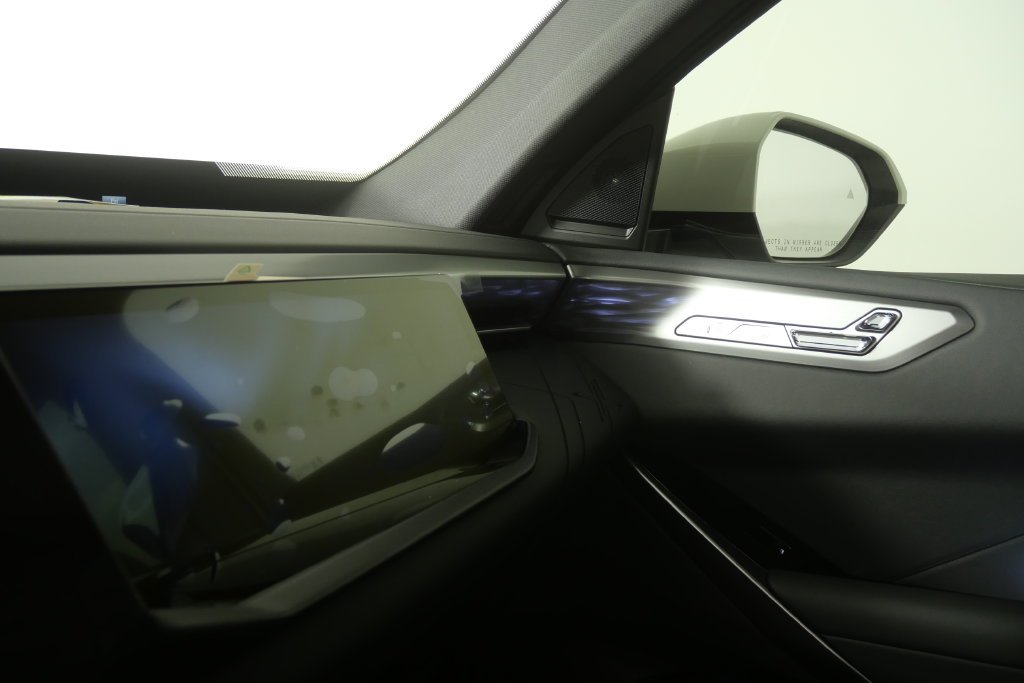 New 2027 Alpine White BMW  image 28