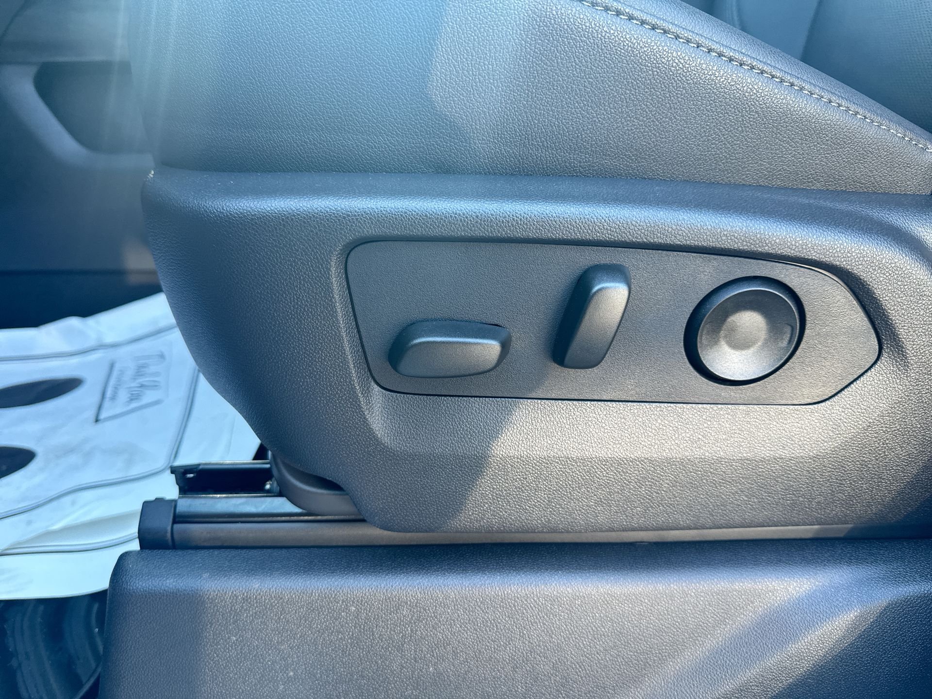 2025 Chevrolet Silverado 1500 LTZ - Photo 43