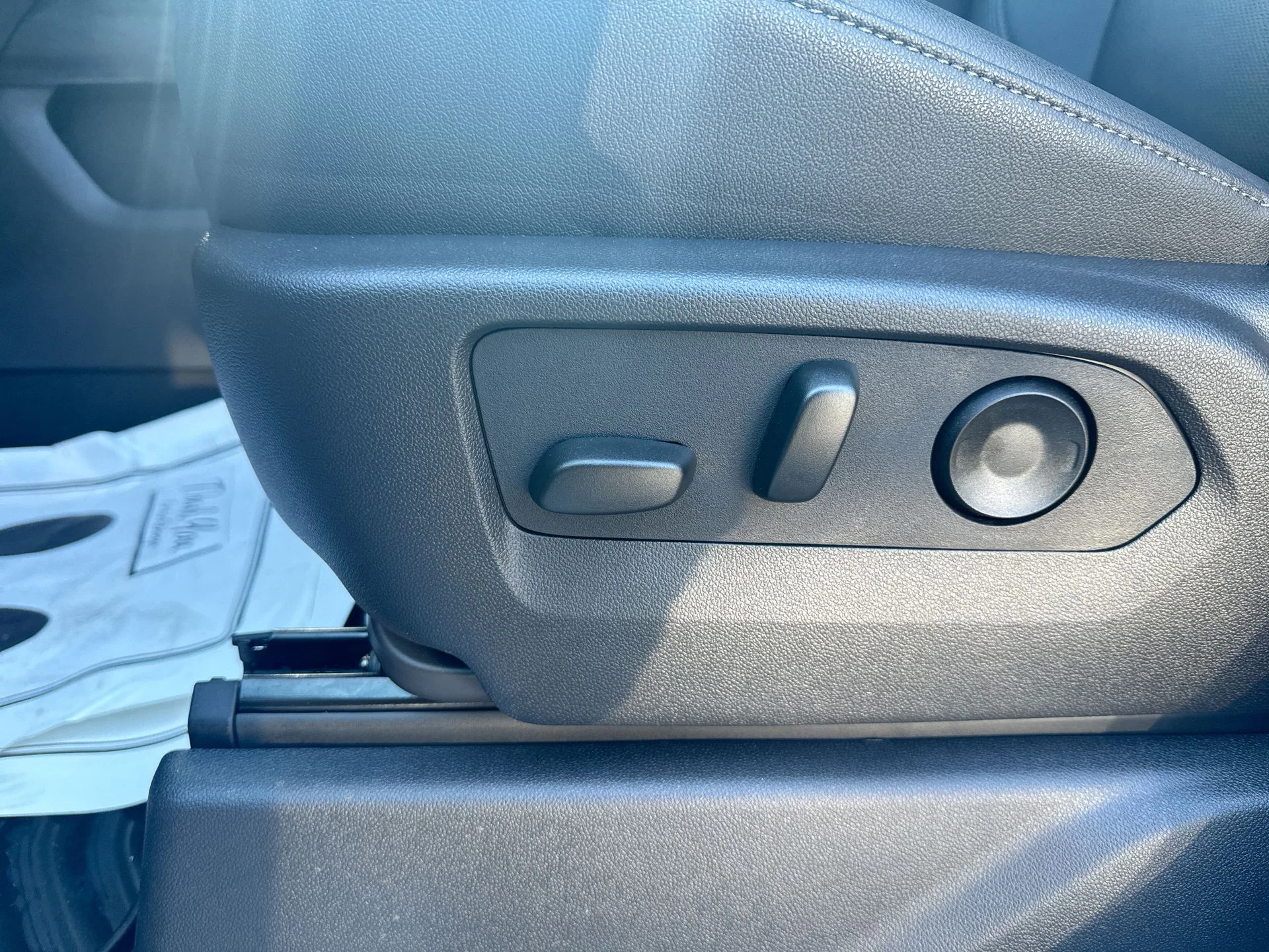 2025 Chevrolet Silverado 1500 LTZ - Photo 44