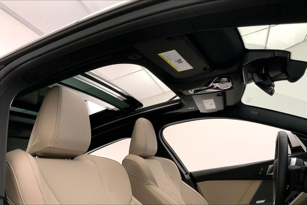 Used 2025 Alpine White BMW  image 26
