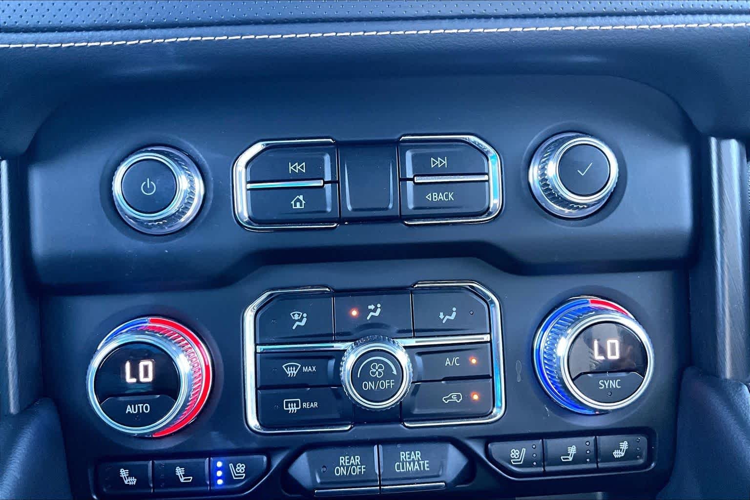 Used 2023 TITANIUM RUSH METALLIC GMC AT4 image 36