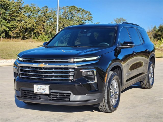 2026 Chevrolet Traverse photo 2