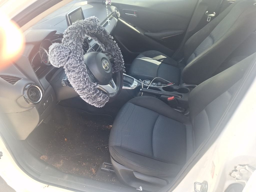 Used 2016  Scion Base image 4