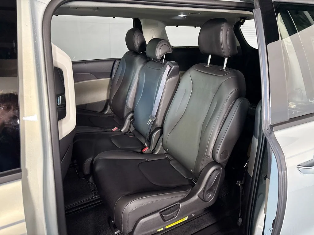 New 2027 Ivory Silver Kia SX image 20