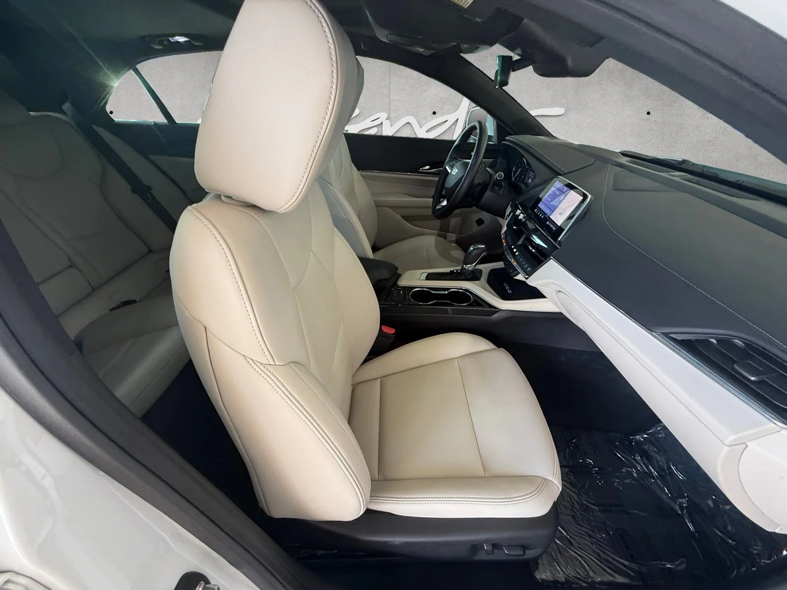 Used 2020 CRYSTAL WHITE TRICOAT Cadillac Luxury image 24