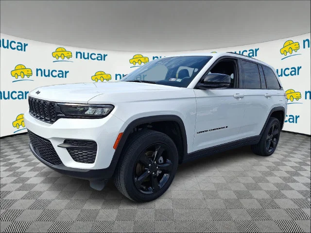 Used 2023 Bright White Clea Jeep Altitude image 3