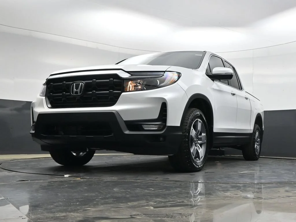 Certified Used 2026 Platinum White Pearl Honda RTL image 38