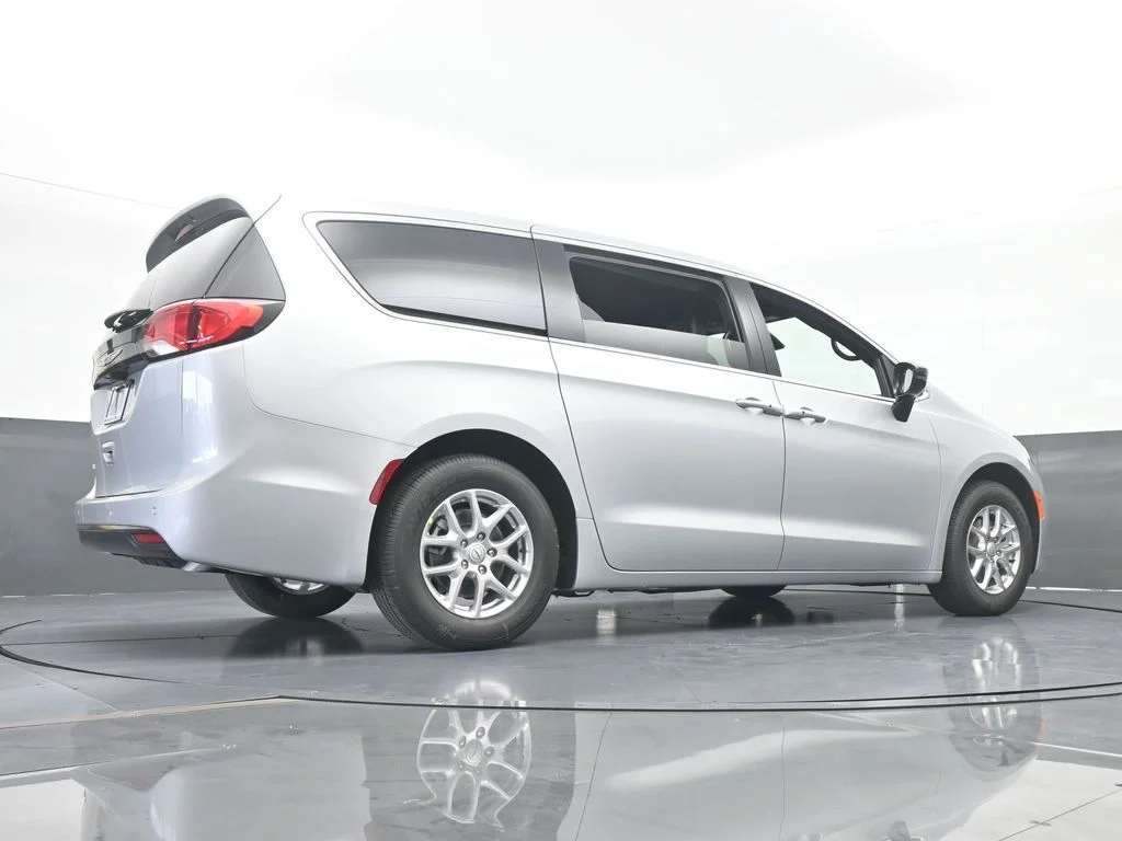 2026 Chrysler Voyager LX - Photo 57