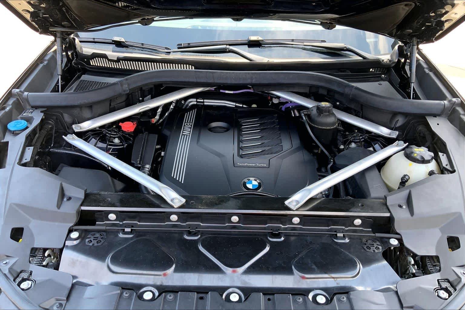 Used 2021 Black Sapphire Metallic BMW xDrive40i image 30