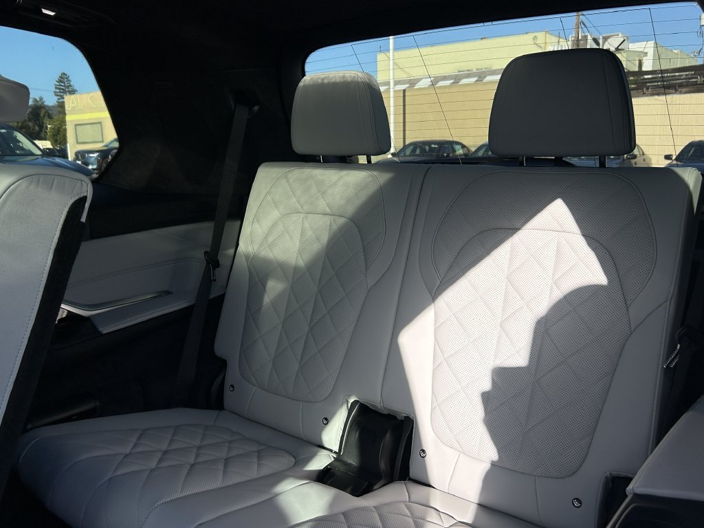 New 2027 Tanzanite Blue II Metallic BMW xDrive40i image 33