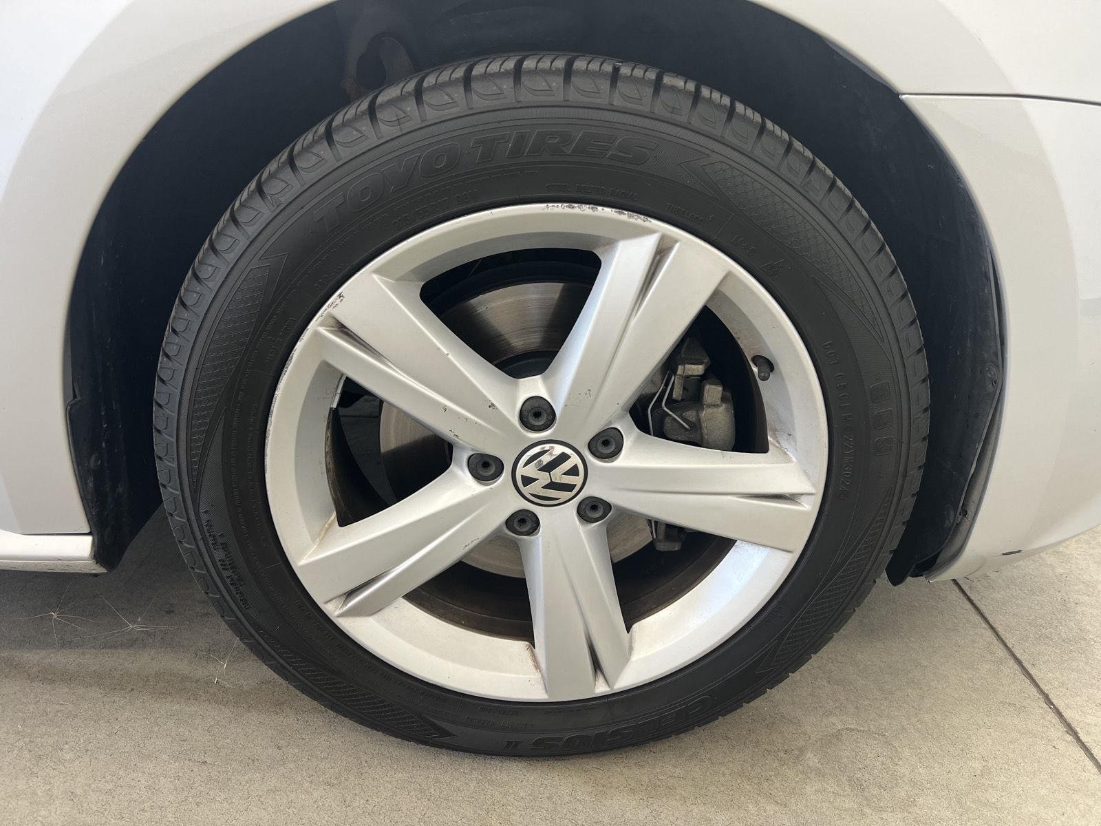 Used 2013 Reflex Silver Metallic Volkswagen 2.5L SE image 8