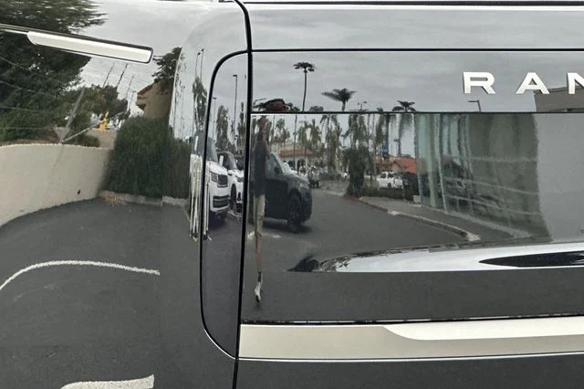 New 2026 Santorini Black Land Rover SE image 25